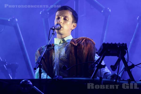TOTALLY ENORMOUS EXTINCT DINOSAURS - 2012-11-03 - PARIS - Grande Halle de La Villette - 